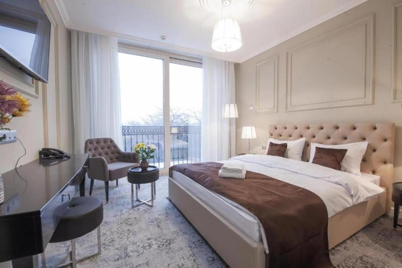 Time Hotel&Spa Chişinău Extérieur photo